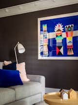 Lisa La Pointe artwork “Magi” brings life to the restful dark “Half Masala” Resene paint. The Grasshopper light by CULT and the MUUTO Scandinavian “Around” coffee table.