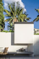 At the centre of the courtyard, the barbeque and fireplace is the spot to gather on a summer night to roast marshmallows and redesign the world. The concrete seat can be used as a sun lounge or a bench.
© Justin Alexander