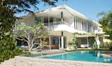 An Australian Home Nods to Oscar Niemeyer With Curvaceous Concrete Forms