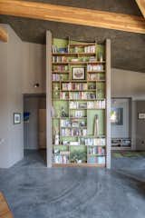 No, there is no cool ladder with the wall of books.