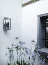 The exterior, LED Phantom wall sconce by Sherry Williamson for Boyd Lighting is a stunning addition to loggias, hallways, gates, entrances and walkways for both residential and commercial or hospitality applications. The stay-clean sealed box of this sconce is mysteriously lit by an LED panel hidden in the base that makes its clean lines glow. Fixture includes a practical "find-your-keys" downlight. Features a mirrored inside back panel and water white glass front and side diffusers. Available in four metal finish options. #lighting #exteriorlighting #outdoorlighting #sconce #exteriorsconce #mirroredsconce #entry #entryway #entrylighting #backyard #backyardlighting #BoydLighting #lightingdesign