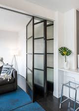 Flex wall: collapses into a niche