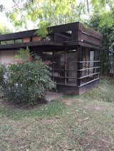 The relatively low ceilings and walkways make for a house that is decidedly "human-scale" and cozy, despite traditionally "cold" materials like concrete.&nbsp;