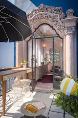 Hotel Pug Seal - German Velasco Arquitectos