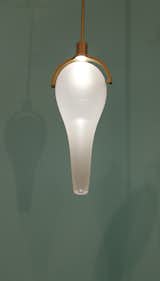 The stem on the Airon Glow fixture ships at 5'-0", and can be cut to the desired length in the field.