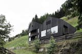 10 Houses That Tell Us Black is Back - Photo 7 of 9 - 