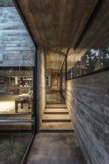 "The construction coexists with its environment in the friendliest way," says María Victoria Besonías, principal at Besonías Almeida Arquitectos, who completed Casa Bosque in 2018.  Search “lv斜挎包2018messenger腰包【精仿+微wxmpscp】” from A Staggered Concrete Home in Argentina Nestles in the Woods
