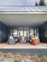 This home has an axis that connects the program of kitchen, dining, living and sleeping under a single extended roof form. 