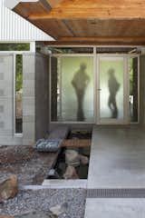 The upper bridge connects the two volumes and separates the master suite and the mezzanine library from the guest rooms.