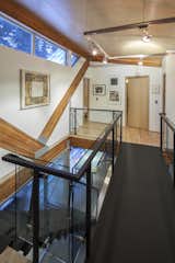 The upper bridge connects the two volumes and separates the master suite and the mezzanine library from the guest rooms.