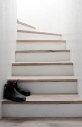 Stairs with wooden treads. Strandwood House by Kilian Piltz and Wolgang Warnkross. © Edzard Piltz.

upinteriors.com/go/sph210