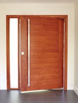 This is our Urban pivot door with square handle bar. All of our standard door models come with 10 options for customization and instant pricing! Check them out at http://www.pivotdoorcompany.com/Exterior-Doors/.