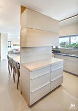 Bi-directional kitchen unit- part of the kitchen cabinets, custom carpentry ...also decorative partition used to create different functinal zones. www.dvirotem.co.il