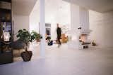 Dynamic and cozy lobby