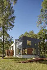Photo courtesy of Robert M. Gurney, FAIA Architect and Quality Window & Door | Learn more at www.weathershield.com. 