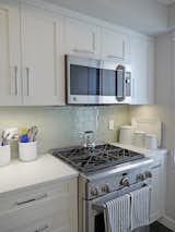  Photo 11 of 13 in Contemporary Kitchens by Paula McDonald Design Build & Interiors