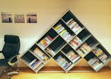  Fitting Pyramid bookcase in Tokyo