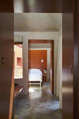 Red Tin House That Makes the Most of Space and Light - Photo 8 of 9 - 