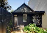 Find Out How Light and Precious Outdoor Space Were Introduced to an Old Australian Cottage - Photo 13 of 16 - 