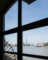 An Old Grain Warehouse on the River Thames Is Transformed Into an Industrial-Modern Home - Photo 11 of 11 - 