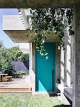Vaulted Skylights and Concrete Columns Connect This Melbourne Home With the Sun - Photo 6 of 10 - 