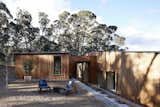 A Bushland Home in Melbourne That's Divided Between Two Pavilions - Photo 12 of 13 - 