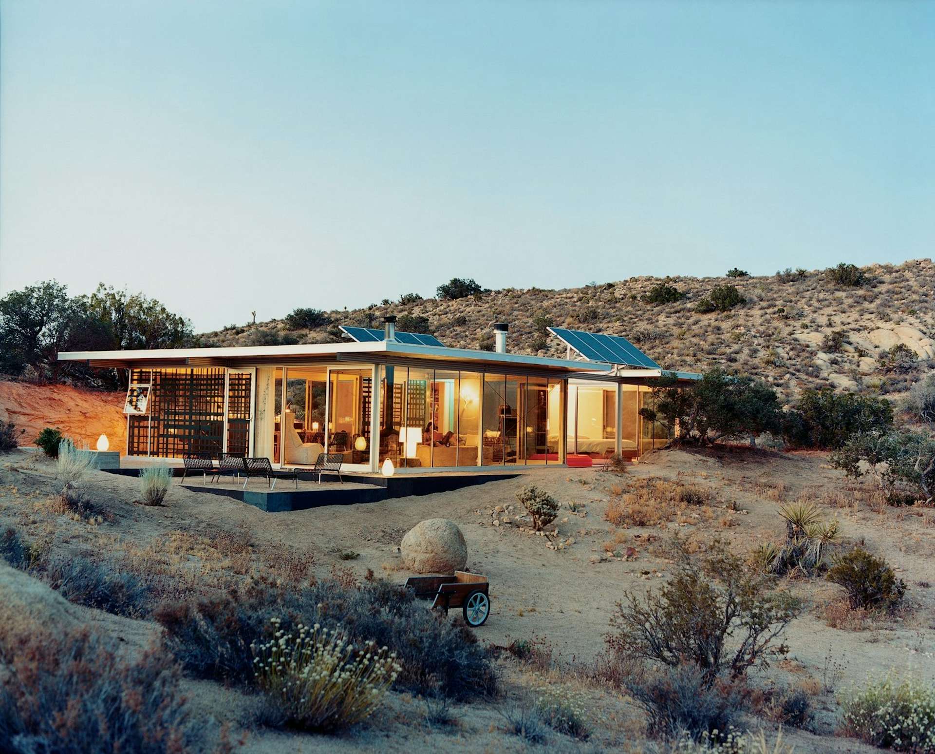 Los Angeles–based design partners Taalman and Koch created this house from prefabricated structural components. The team incorporated glass walls on which artists later applied surface graphics.