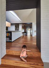 A New Hip Roof Rejuvenates a California-Style Bungalow in Melbourne - Photo 8 of 12 - 