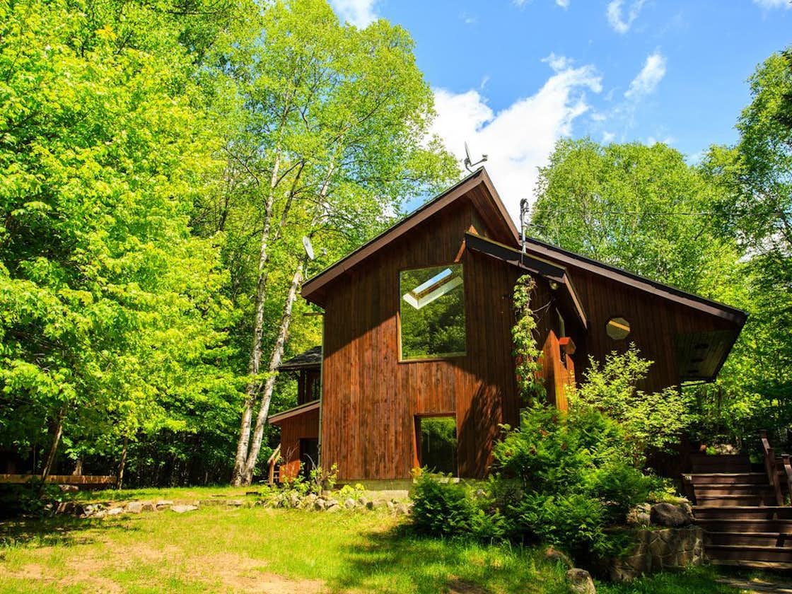 Photo 15 of 16 in 8 Outstanding Cabins For Rent in Canada Dwell
