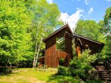 Exterior, Cabin Building Type, Wood Siding Material, and Shed RoofLine  Photo 15 of 16 in 8 Outstanding Cabins For Rent in Canada