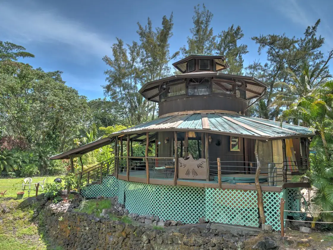 Photo 4 of 10 in 9 Vacation Rentals That Will Make You Want to Book a ... - Off-Grid Luxury Vacation Rentals In Hawaii