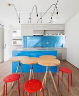 In this home in Queens, NYC, O’Neill Rose Architects designed a fun sky blue island and backsplash made of painted glass.&nbsp;