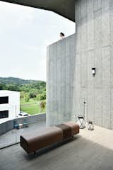 A Serpentine Wall in This Taiwanese Home Divides Public and Private Space - Photo 10 of 14 - 