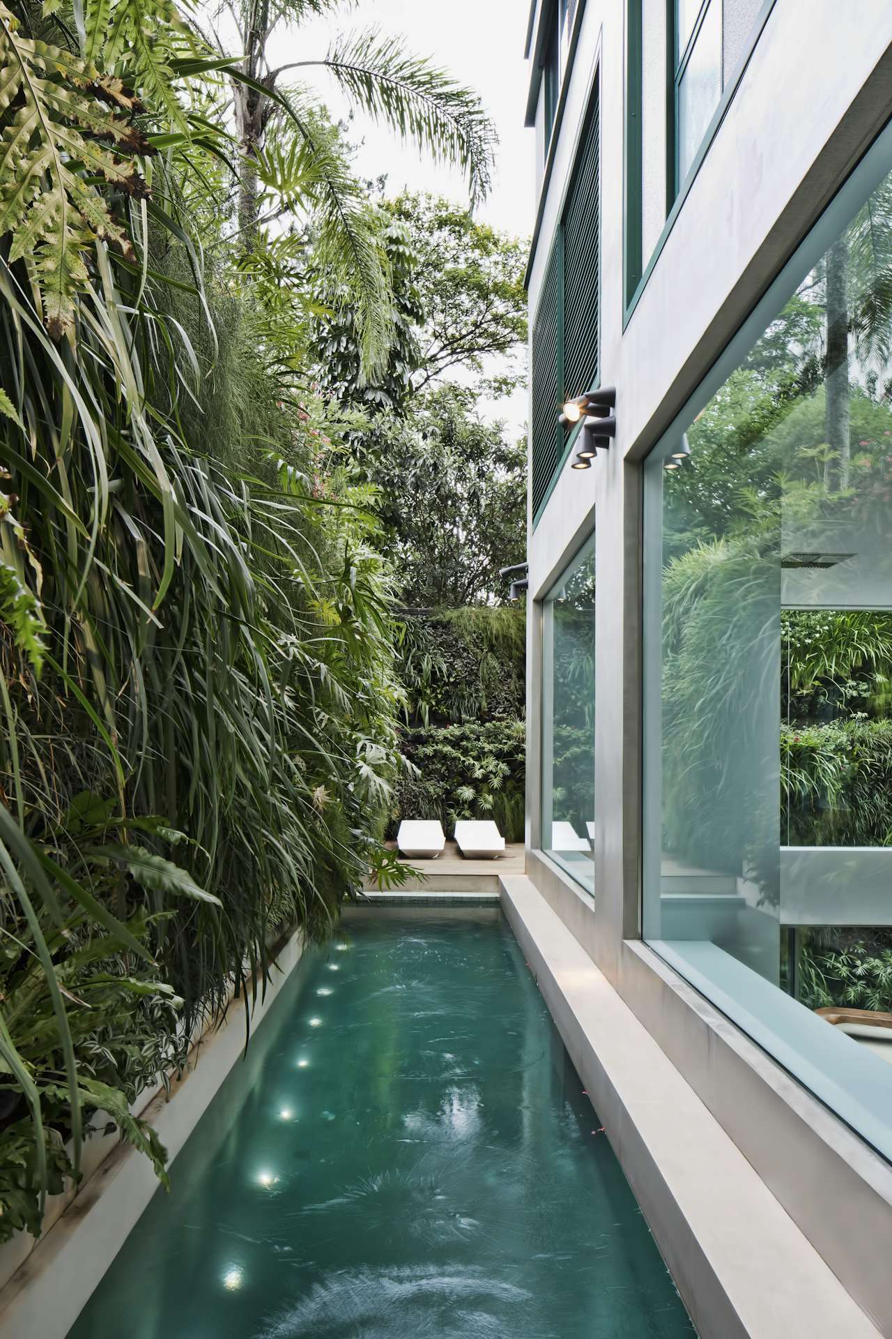 A Mesmerizing Pool Dominates This Brazilian Home - Dwell