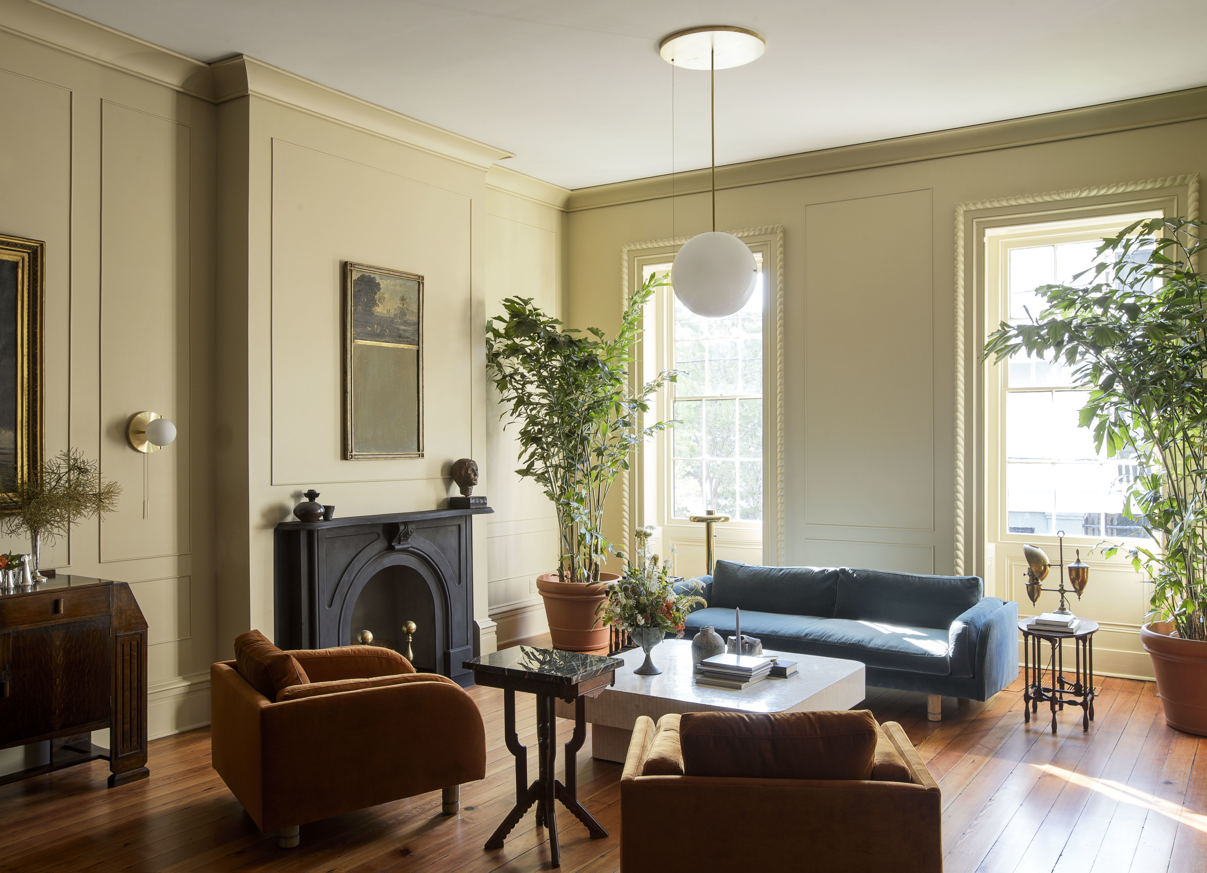 An Old Charleston Row House Is Elegantly Modernized With a