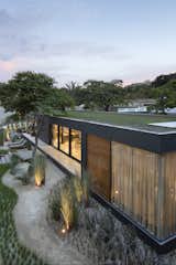 Made of 100-percent recyclable materials and equipped with smart home technology, this prefab known as SysHaus is a new model by a Brazilian construction and engineering start-up.