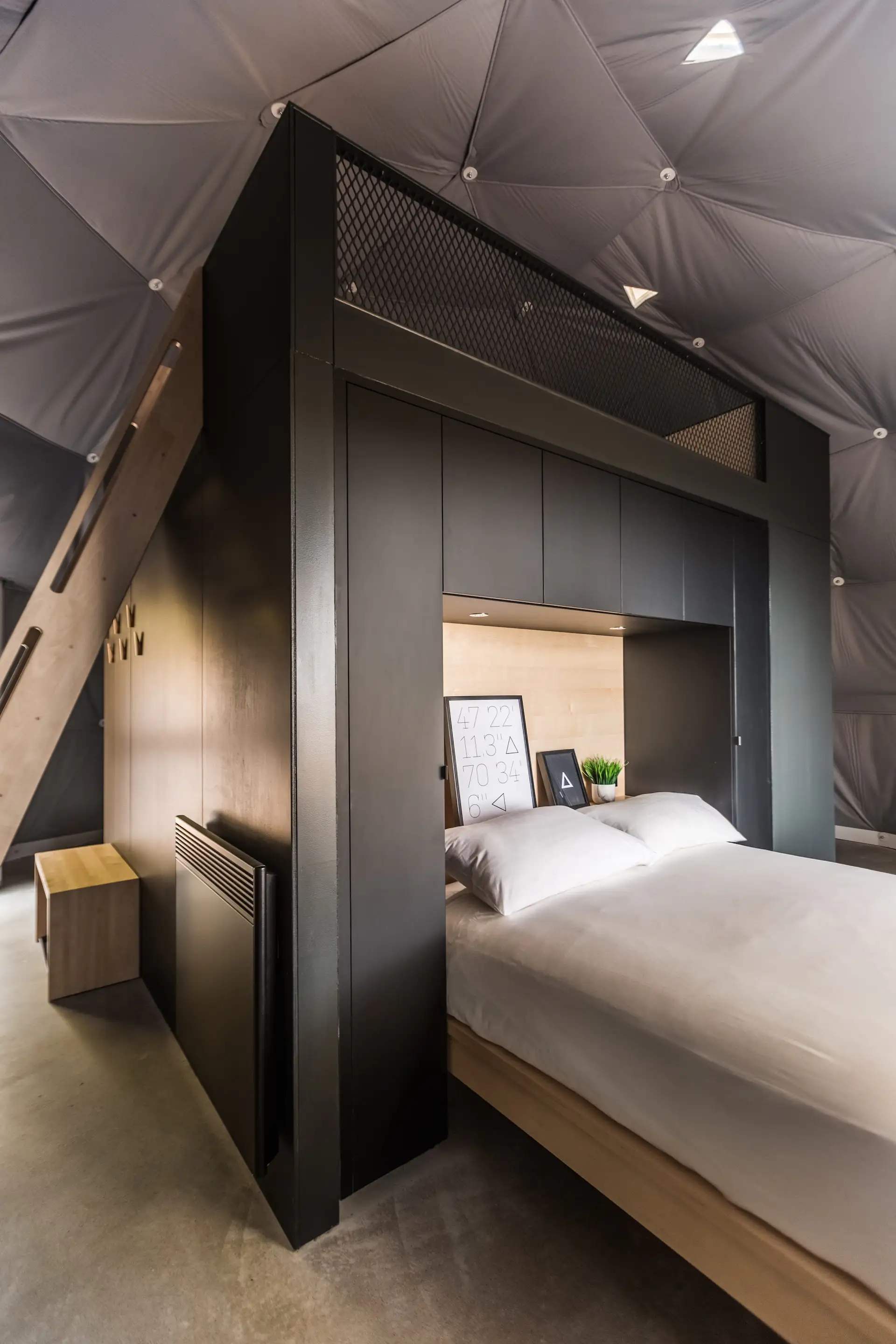 The bed is by Simard Cuisine.