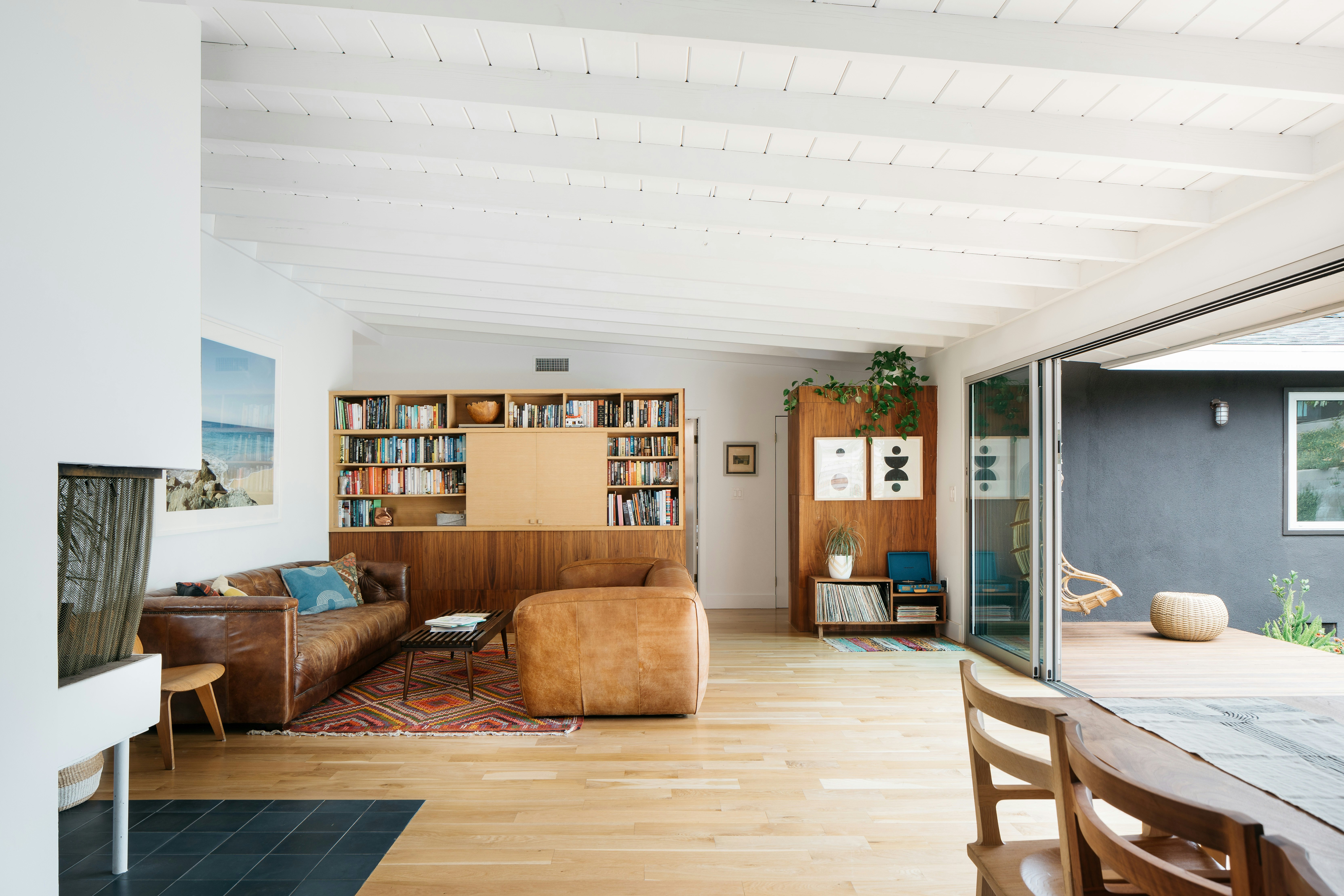 The Remodel Of This Mid-Century Modern Home Is Filled With Design