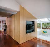 The pine volume creates a corridor that leads from the living area to the bedroom.