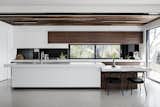 Dark oak wood and white mixed cabinets in this Melbourne home give off a sophisticated and futuristic atmosphere.