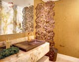 A sophisticated lavatory with incredible details in metal and gold!
