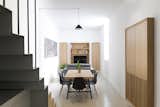 The cromatic palette is essential: black and deep grey for the staircase and some accessories; light oak wood for the furniture and flooring, and light grey for the resign flooring.