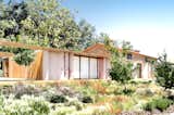 Prefab house attached to a rustic house in Extremadura