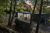 Exterior, Flat RoofLine, Stucco Siding Material, Wood Siding Material, and House Building Type  Photo 12 of 17 in Kaat Cliffs by Studio MM Architect