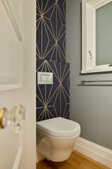 Wallpaper with geometric patterns used in the powder room