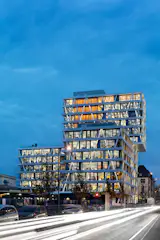 Some 650 employees will occupy the thirteen story building that was constructed ecologically. The slender, transparent architecture supports social exchange and provides a vital impetus for the working atmosphere, for instance by means of the many open green spaces. 

more on www.ewo.com