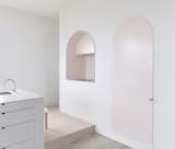 Reveal and Door:
A curved top steel plug door conceals the fridge freezer whilst a curved deep reveal holds the cook top and extract.
Photo: Haydn Cattach