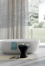 This transitional design, deep soaker tub offers a relaxing bathing experience.

Made of eco-friendly blu∙stone™ material, which provides superior water temperature retention, the bather can enjoy a deep soak for longer without wasting water.  

Sister 67" halo model available with end drain for design versatility.