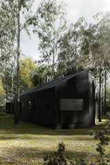  Photo 3 of 18 in all-black house by TEŻ ARCHITEKCI