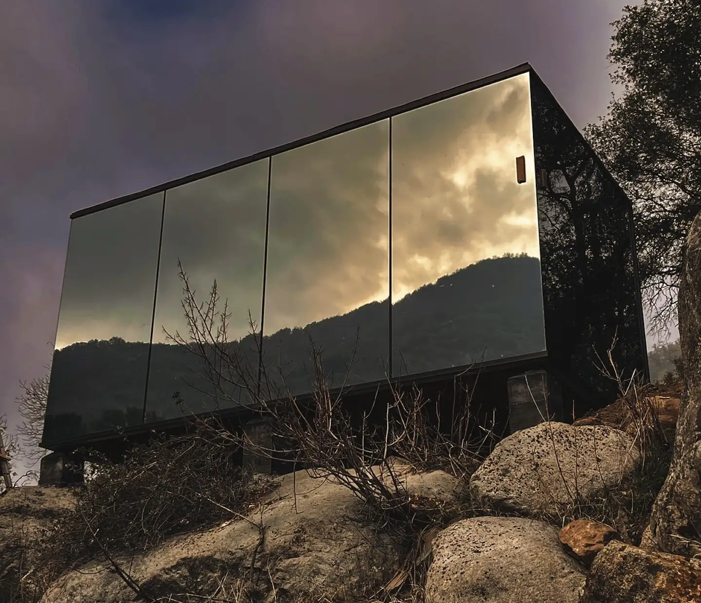 Image showcasing Photo 2 of 13 in Luxury off-grid mirror cabins by ÖÖD near Sequoia ...